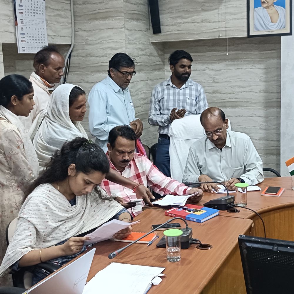 ग्रामीणों को नहीं मिल रहा पानी, जनसुनवाई में शिकायत:स्वतंत्रता संग्राम सेनानी के परिवार ने खेती के लिए मांगी 5 एकड़ जमीन