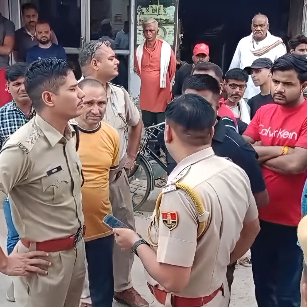 इंश्योरेंस कंपनी के मैनेजर व पत्नी फंदा लगा दी जान, अलग-2 कमरों में लटके मिले शव