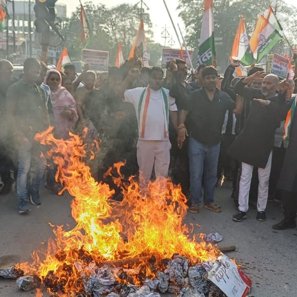 कांग्रेस ने सीईसी के इस्तीफे की मांग पर रैली निकाली