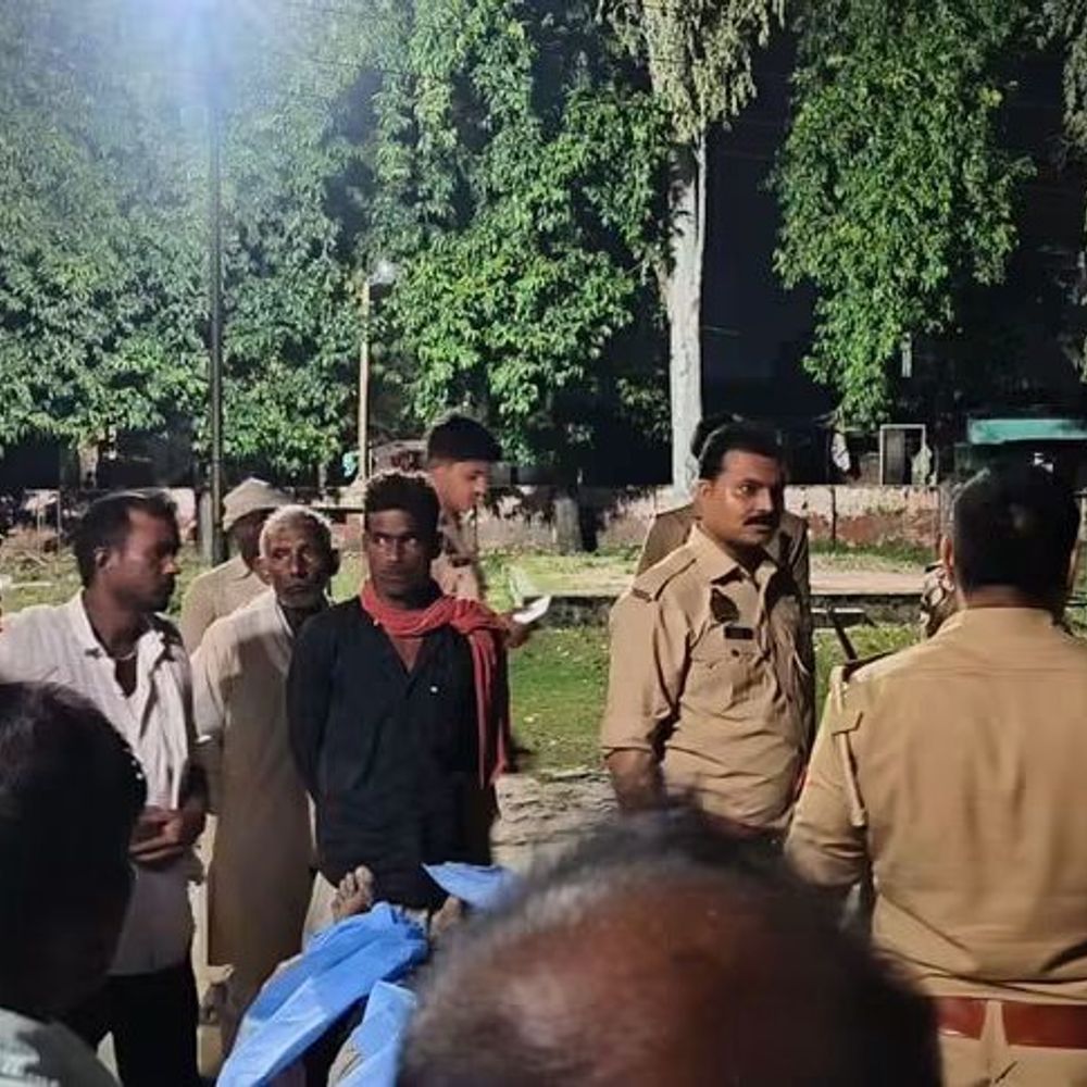 लखीमपुर-खीरी के पिकअप की टक्कर में बाइक सवार की मौत:सिसैया खुर्द के पास हुआ हादसा, पुलिस जांच में जुटी