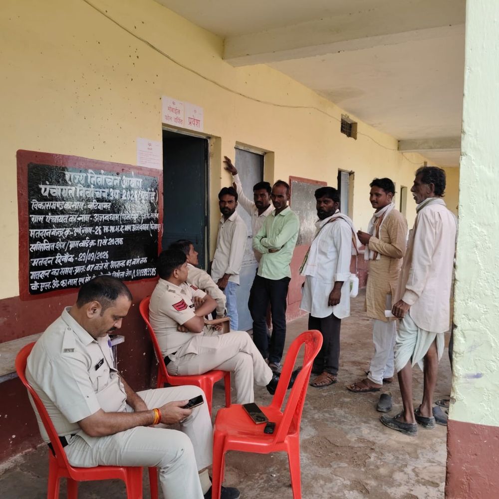 जनपद सदस्य की आत्महत्या के बाद फतेहपुर में उपचुनाव:12 केंद्रों पर वोटिंग, तीन प्रत्याशियों के लिए 7,329 वोटर करेंगे मतदान