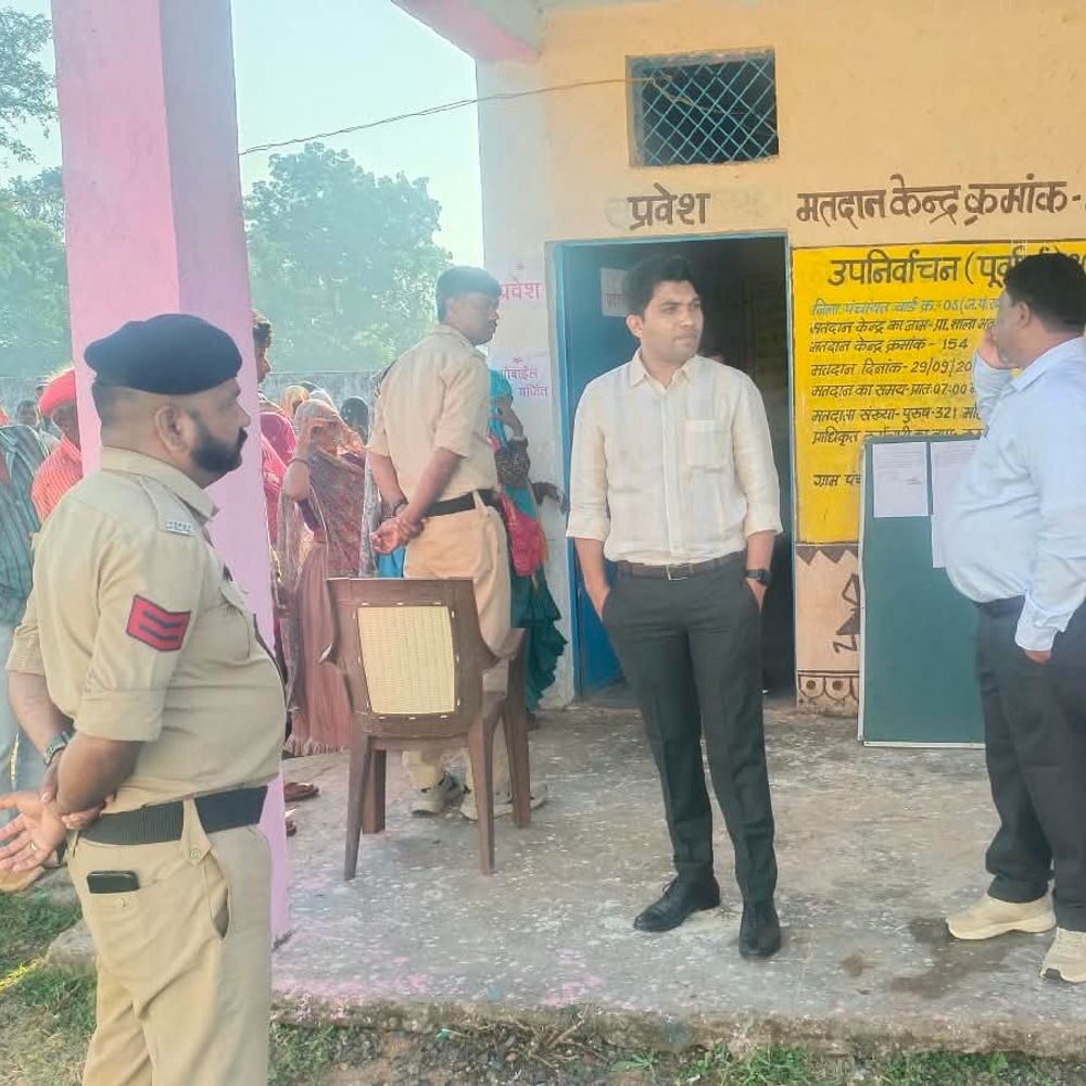 जिला पंचायत उपचुनाव: सुबह 9 बजे तक 16% मतदान:वार्ड-6 के लिए 102 केंद्रों पर शांतिपूर्ण वोटिंग; 4 प्रत्याशियों के बीच मुकाबला