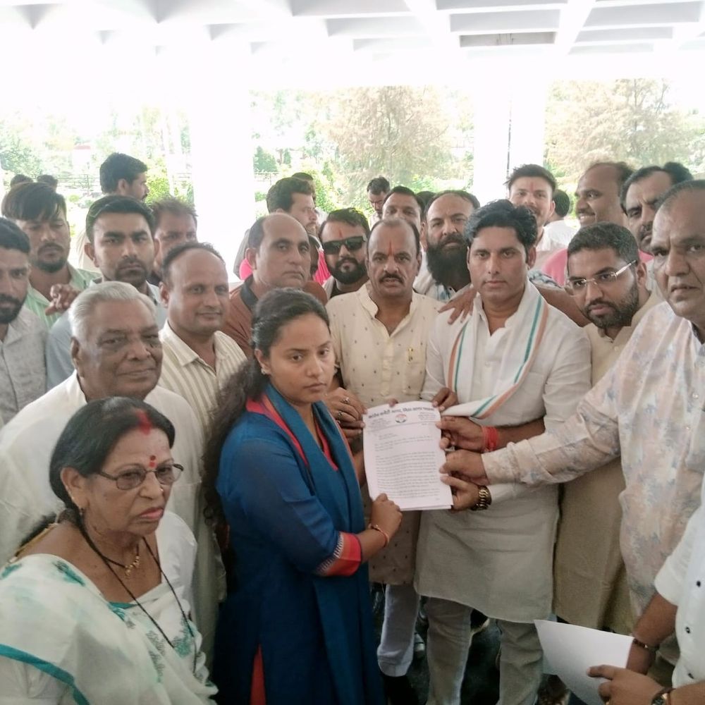 गांधी उपवन में दुकानों के प्रस्ताव पर कांग्रेस का विरोध:आगर कलेक्ट्रेट में दिया ज्ञापन; बोले- प्रस्ताव लागू हुआ तो आंदोलन करेंगे