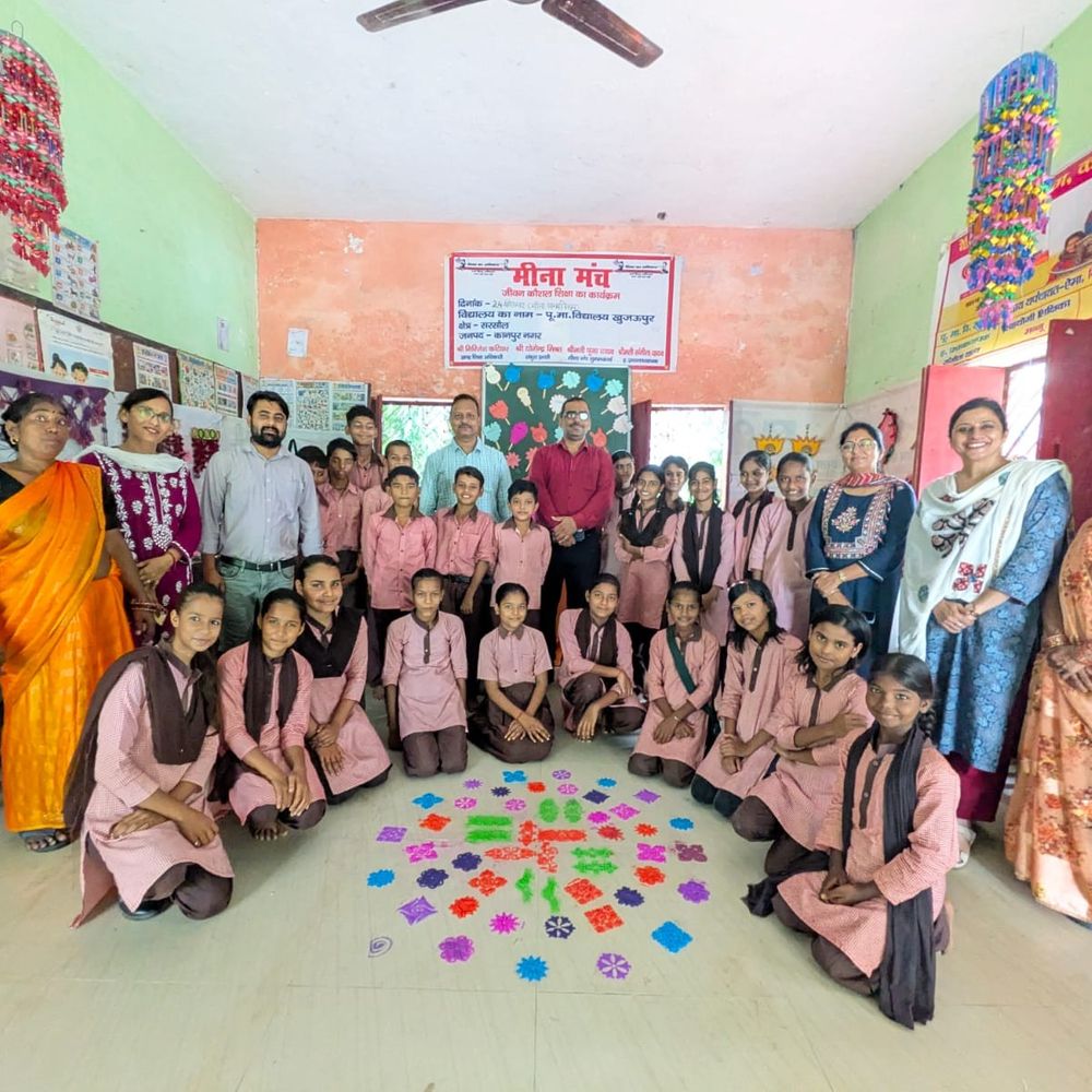 मीना दिवस पर हस्तकला प्रदर्शनी:बालिकाओं में आत्मविश्वास और स्वावलंबन बढ़ाने के लिए किया आयाेजन