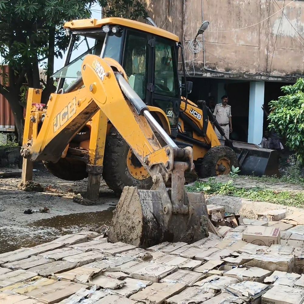 कैमूर में 1 करोड़ की 8300 लीटर शराब नष्ट:DM के आदेश पर मजिस्ट्रेट और अधिकारियों की मौजूदगी में हुई कार्रवाई