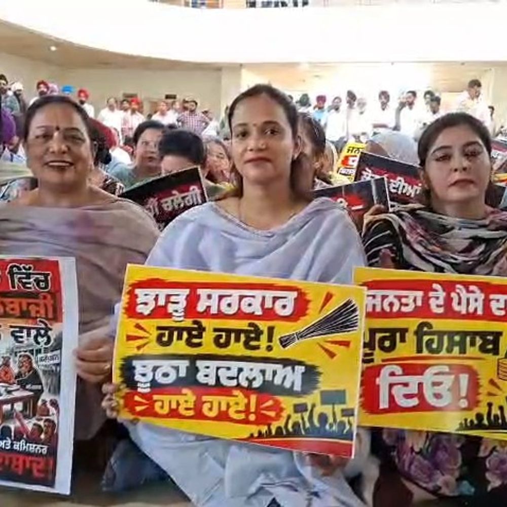 अमृतसर नगर निगम में घोटाला- कांग्रेस ने खोला मौर्चा:सीवरेज-सफाई टेंडर-BRTS नीलामी में गड़बड़ी का आरोप, चक्का जाम व कार्यालयों पर ताले गाने की चेतावनी