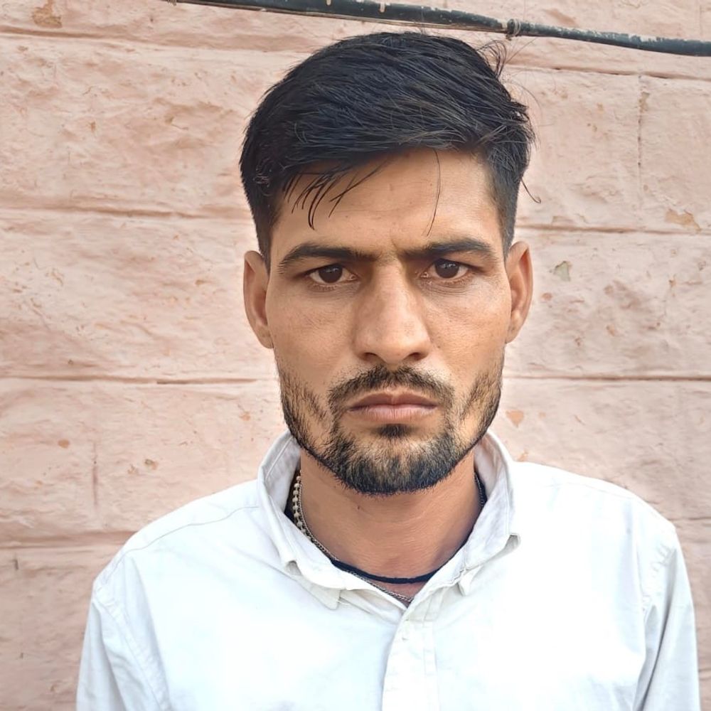25 हजार का इनामी तस्कर फलोदी में गिरफ्तार:गंगानगर पुलिस को 3 साल से थी तलाश, डीएसटी ने पकड़ा