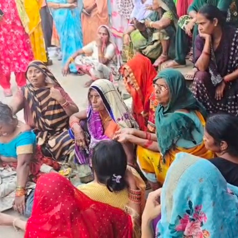 प्रयागराज में बालू लदे ट्रैक्टर ने छात्र को कुचला, मौत:गांववालों ने हाईवे जाम किया, साइकिल से जा रहा था; हादसे के बाद चालक फरार