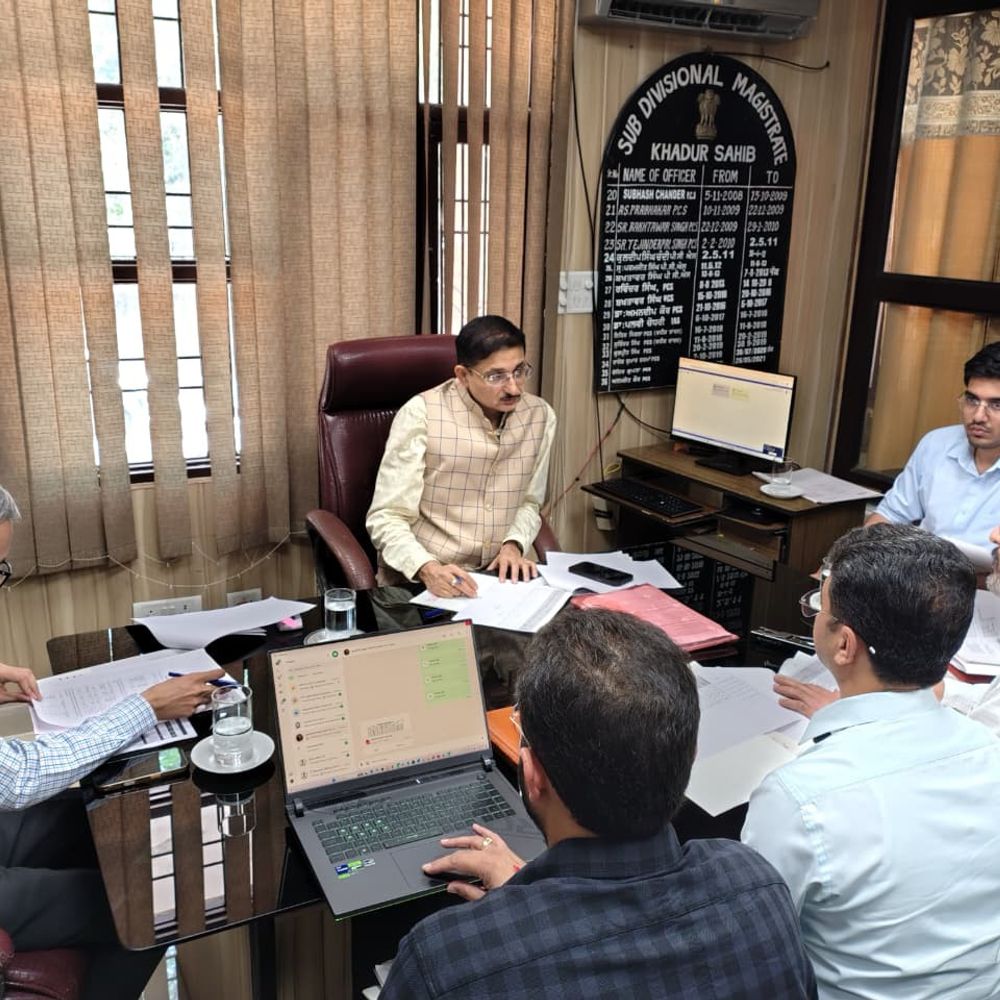 तरनतारन में वोटरों के दावो-आपत्तियों की सुपर चेकिंग:रोल ऑब्जर्वर राहुल भंडारी ने की अधिकारियों संग बैठक, 12 को फाइनल वोटर लिस्ट