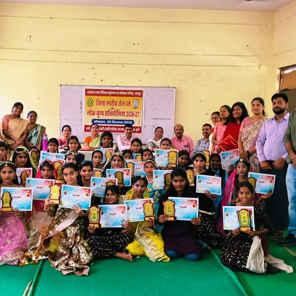 बूंदी में जिला स्तरीय रोल प्ले और लोकनृत्य प्रतियोगिता:महारानी स्कूल में 7 टीमों ने हिस्सा लिया, मायजा की टीम जीती