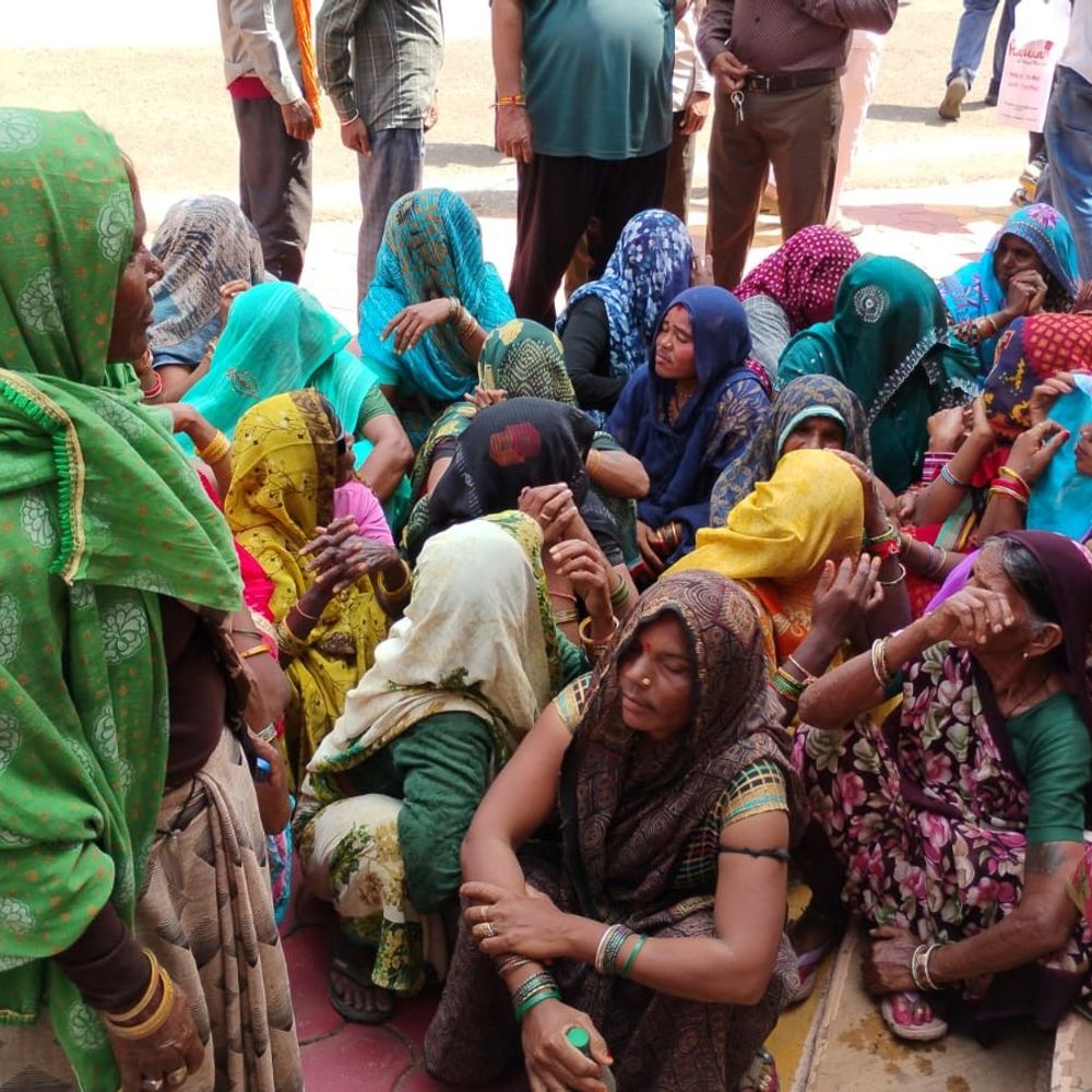 शिवपुरी जनसुनवाई में शराब दुकान और अतिक्रमण हटाने की मांग:स्कूल मैदान पर कब्जे और पंचायतों में गड़बड़ी की आई शिकायतें