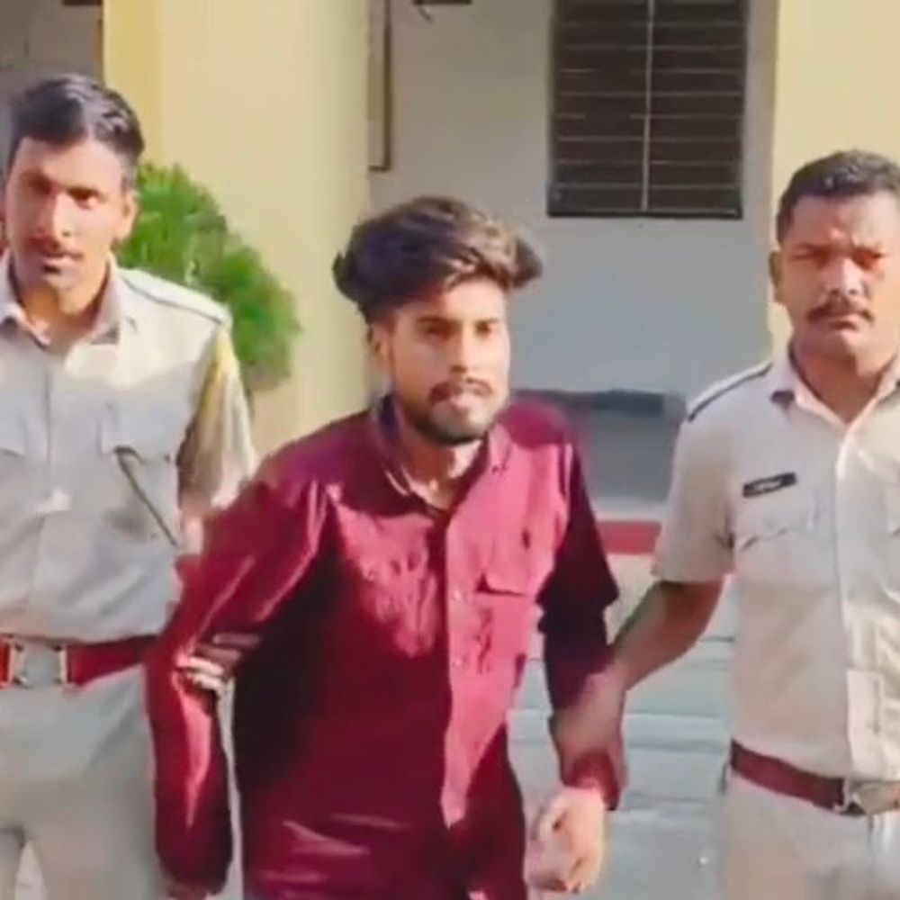 नर्सिंग छात्रा की हत्या का खुलासा, प्रेमी गिरफ्तार:पीछा छुड़ाने के लिए खंजर से गोदा, खून से सने कपड़े; बैग और बाइक बरामद