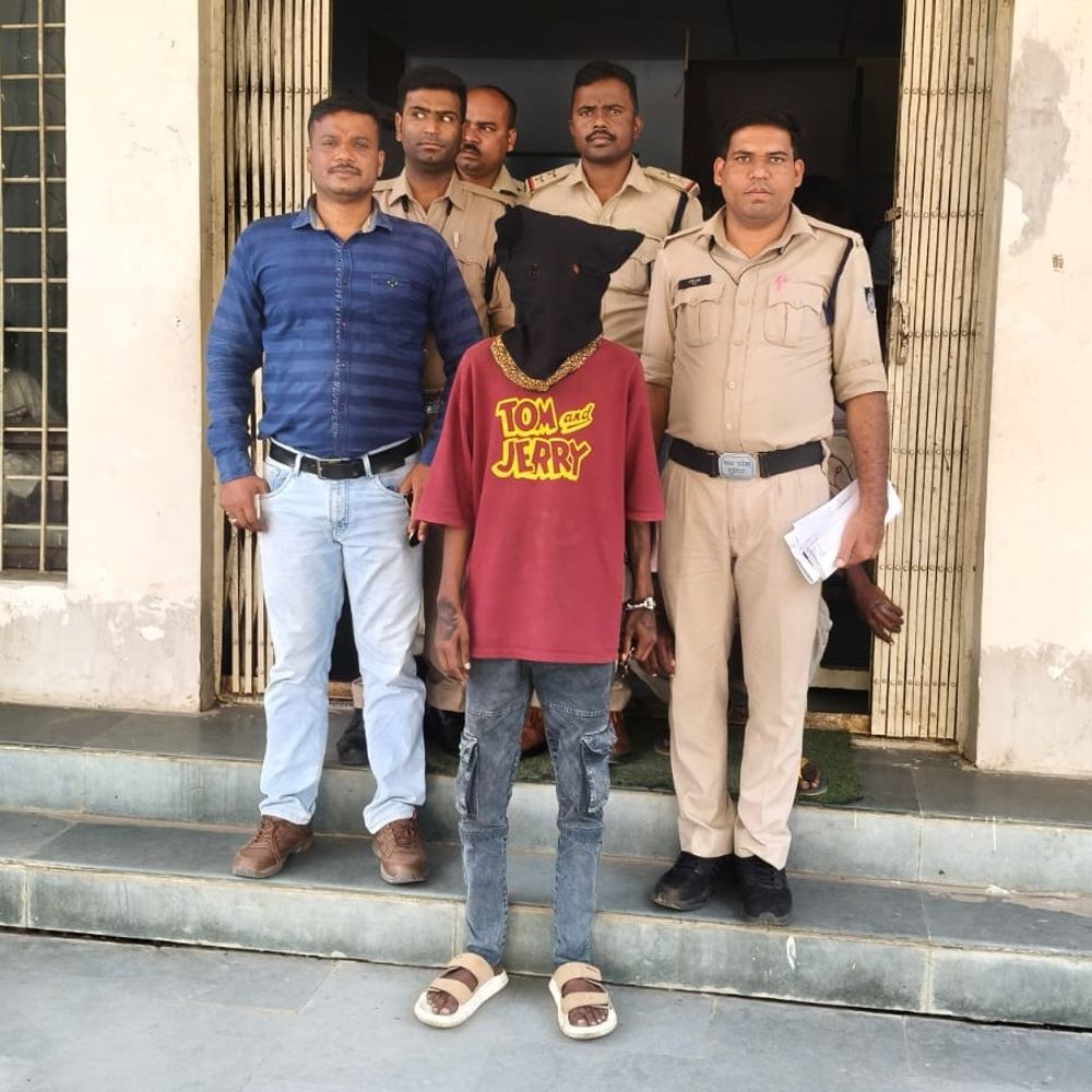 मोबाइल-पर्स लूट का फरार तीसरा आरोपी पकड़ा:रानीपुर रोड से पुलिस ने किया गिरफ्तार, एसपी ने घोषित किया था इनाम