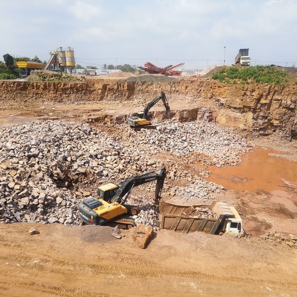 खेल मैदान और बिजली सब-स्टेशन से लगी जमीन पर क्रशर , ग्रामीणों ने उठाए सवाल