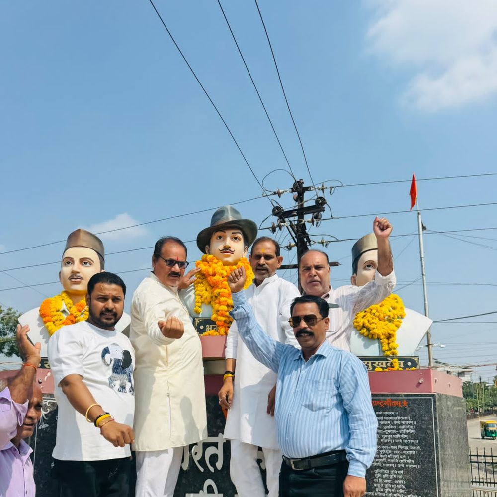 भगत सिंह जयंती पर भामसं ने प्रतिमा की सफाई कर किया माल्यार्पण