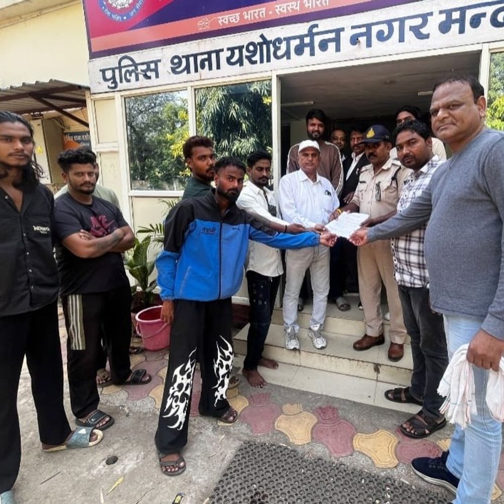 मंदसौर में व्यावसायिक गरबा आयोजनों पर रोक के लिए ज्ञापन:महिलाओं की सुरक्षा और अश्लील गानों पर रोक की भी मांग