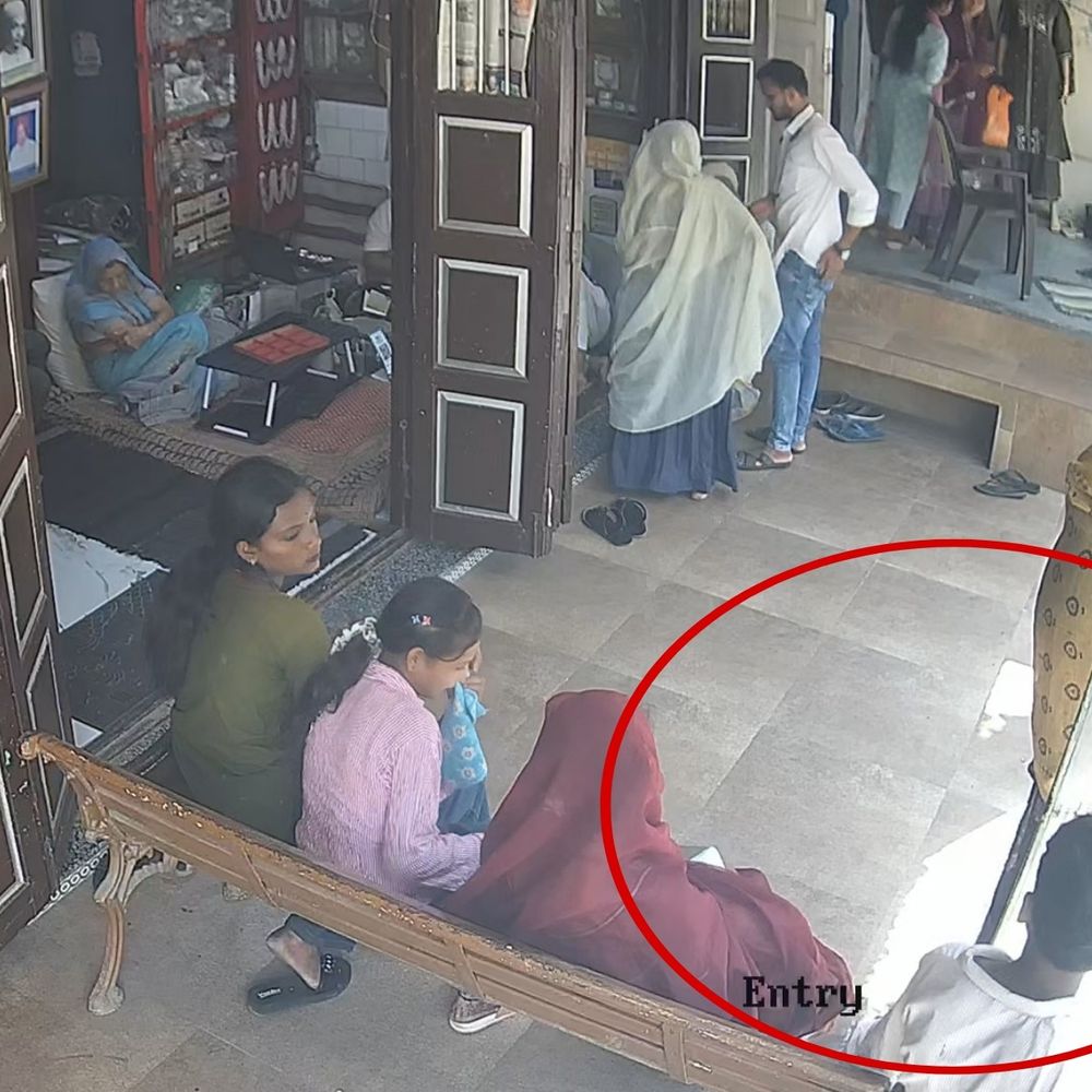 आलीराजपुर में थैली से 42 हजार रुपए का पर्स चोरी:सीसीटीवी फुटेज से पकड़ाया नाबालिग, 38,550 रुपए बरामद
