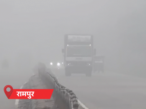 यूपी में जनवरी जैसा कोहरा, नदियां उफनाईं, हाईवे जलमग्न:बाराबंकी में 350 साल पुरानी मजार नदी में समाई; बदायूं में 100 मीटर सड़क बही