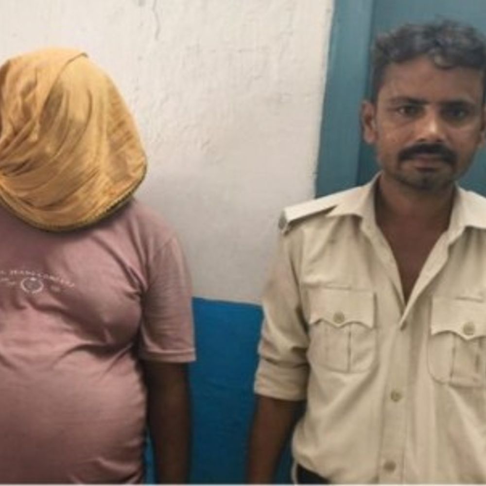 कोढ़ा गैंग का सरगना गिरफ्तार:रोसड़ा में बैंक से लौट रही इंदू कुमारी के गले से चेन-लॉकेट छीना था, महिला से 7.50 लाख की हुई थी लूट