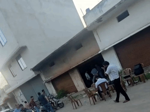 रायपुर में गुटखा कारोबारी के ठिकाने पर DGGI की रेड:गोदाम में 50 बोरे से ज्यादा गुटखा मिला, महाराष्ट्र से इनपुट के बाद कार्रवाई
