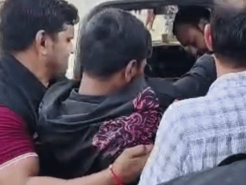 पलवल में चिकन विक्रेता को गोली मारने वाले 3 गिरफ्तार:वारदात में इस्तेमाल बाइक बरामद, भागते समय मुख्य आरोपी घायल