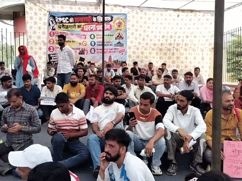 अभ्यर्थियों ने की SI री-एग्जाम रद्द करने की मांग:बोले- सिलेबस के हिसाब से नहीं था पेपर; 36% मिनीमम मार्क्स अनिवार्यता भी पूरी करना मुश्किल