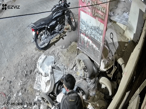 अंबाला में 52 मिनट में जनरेटर काटकर डायनमो चोरी:CCTV में रेकी करता चोर कैद, नट-बोल्ट खोलकर निकाला सामान; बाइक पर फरार
