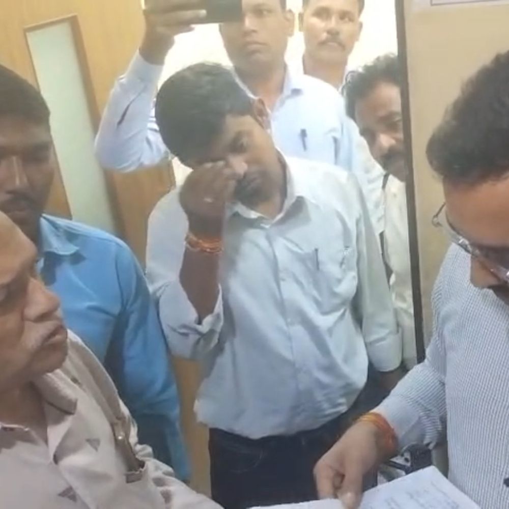व्यापारियों ने एमजी रोड का काम तेज करने की मांग:कमिश्नर बोले- दीपावली से पहले पूरा कराने की कोशिश करेंगे