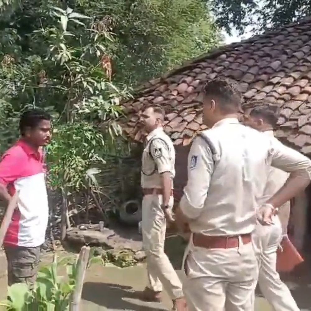 मंडला- घर में सो रहे 83वर्षीय बुजुर्ग की हत्या:खाना खाकर सोए थे पति-पत्नी, गले पर धारदार हथियार से वार के निशान