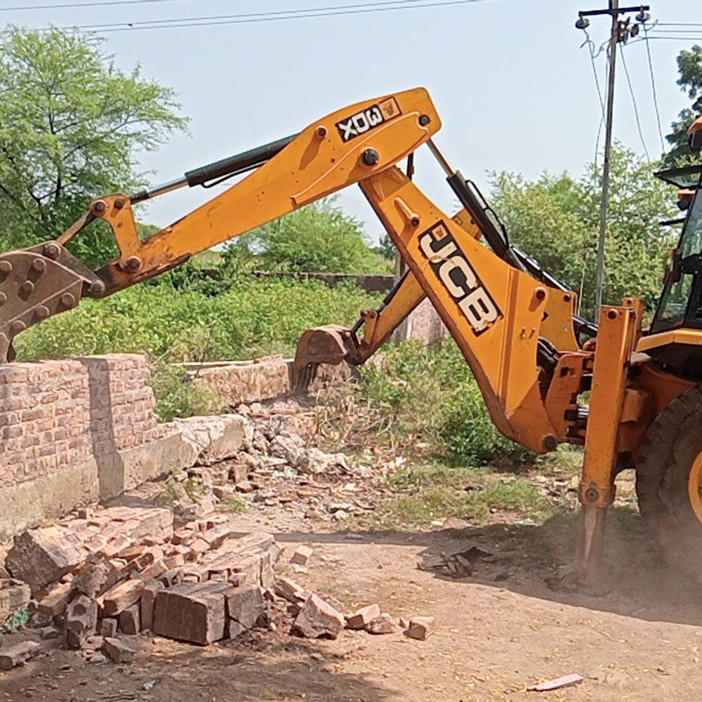 नाहरगढ़ में डोल मेला परिसर का अतिक्रमण विवाद खत्म:8 दिन बाद प्रशासन ने 70 मीटर अतिक्रमण हटाया, देव विमान मंदिरों में लौटेंगे