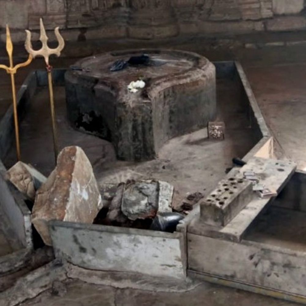 नीमच के महादेव मंदिर में प्रतिमाएं तोड़ी:आरोपी गिरफ्तार, मानसिक रोगी पहले भी कर चुका है तोड़फोड़