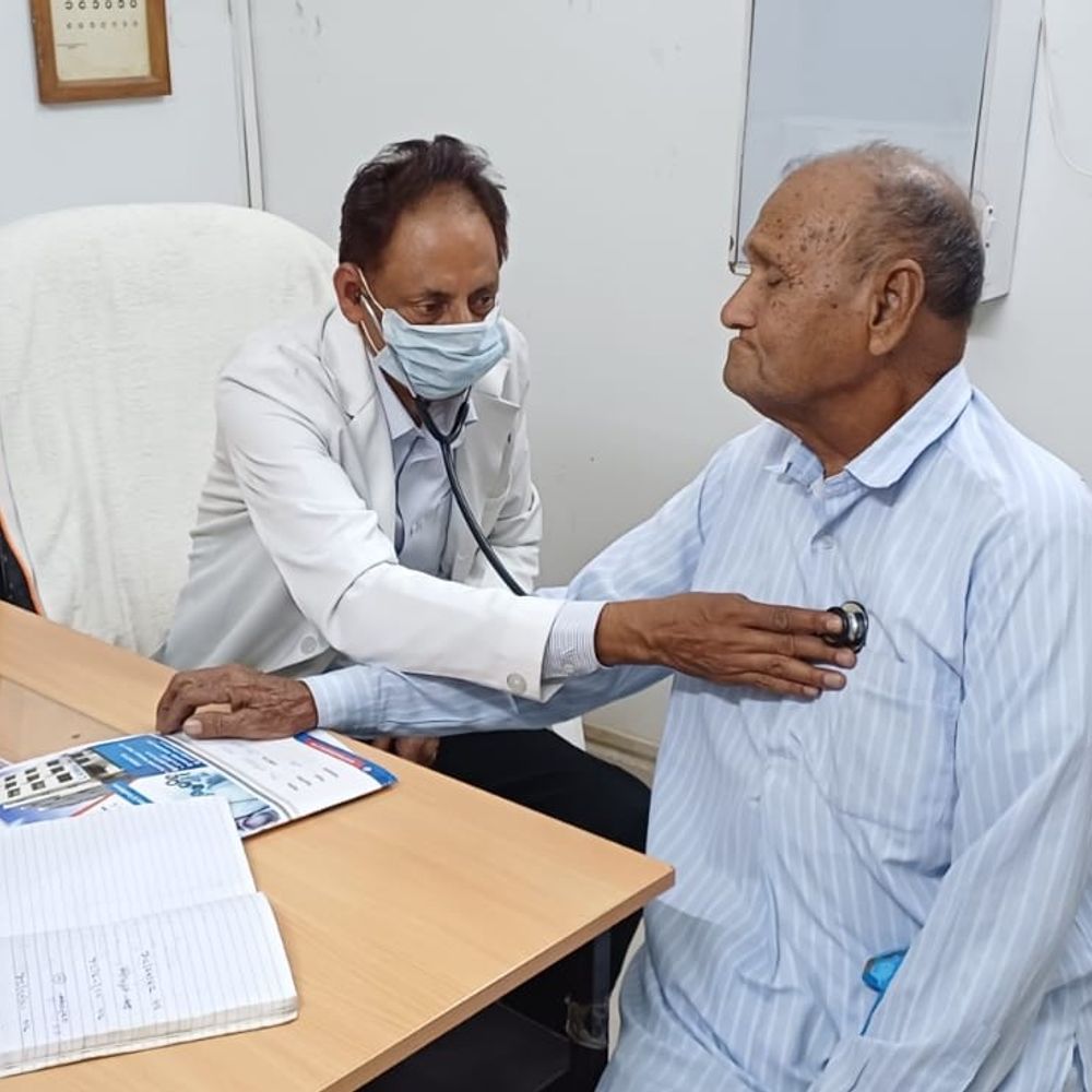 विश्व हृदय दिवस पर रेलवे अस्पताल में चेकअप:दिल को स्वस्थ रखने के उपाय बताए, स्वस्थ जीवनशैली अपनाने का संदेश दिया