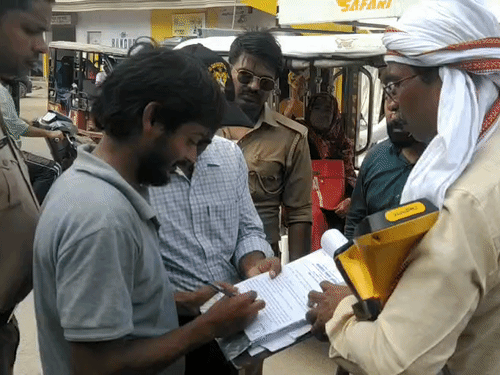 तेल पाइपलाइन की जमीन पर अवैध कब्जा:इंडियन ऑयल ने 25 दुकानों पर चस्पा किए नोटिस, 15 दिन में खुद हटा लें अतिक्रमण