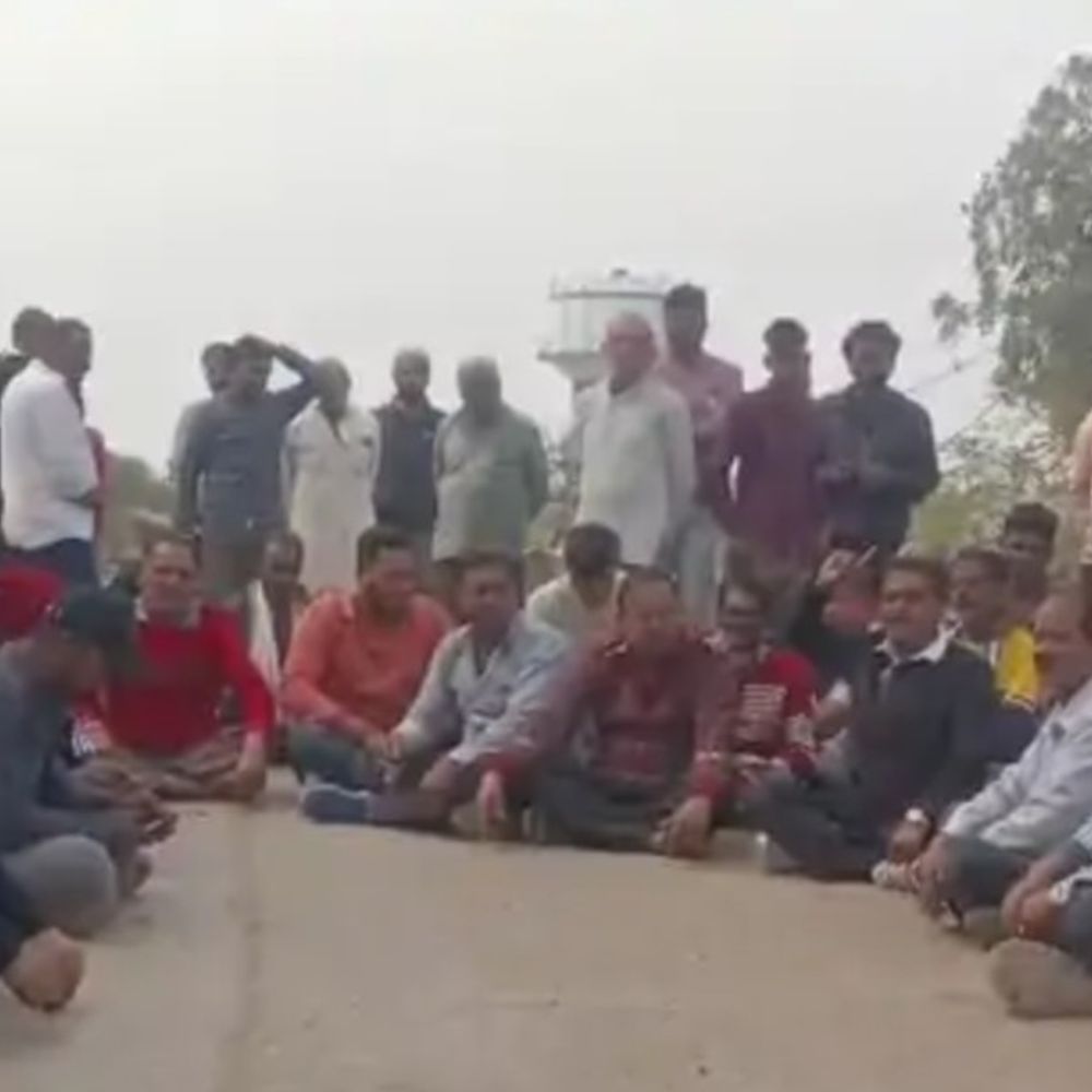 टूटे पुल पर मंत्री प्रहलाद पटेल ने घेरा:प्रमुख सचिव बोले,  बजट प्रावधान किया है, जल्दी ही काम पूरा कराकर चालू कराएंगे रोड