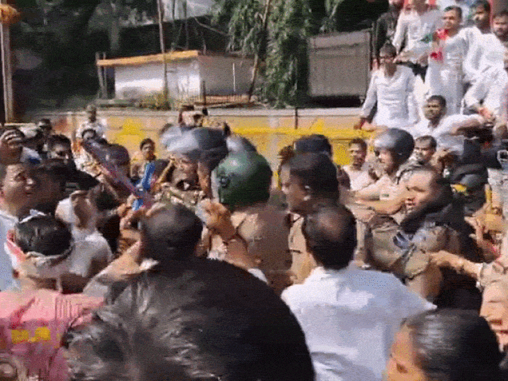 जबलपुर में कानून-व्यवस्था पर युवा कांग्रेस का प्रदर्शन:एसपी ऑफिस घेरा, पुलिस से झड़प; वाटर कैनन चलाया, कार्यकर्ता गिरफ्तार