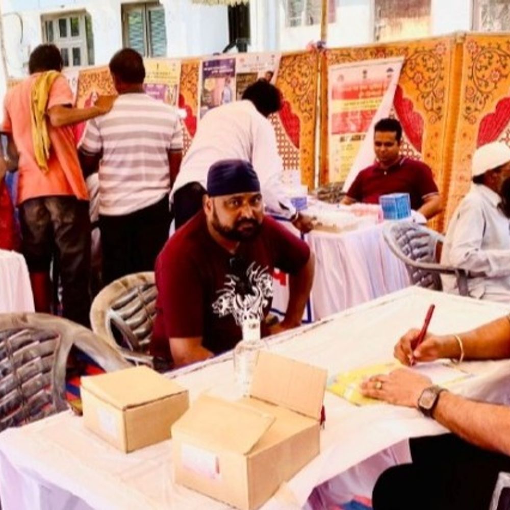 पाली में पेशेंट्स की शुगर और हीमोग्लोबिन जांच हुई:मेडिकल कैंप में आए 76 मरीज, परामर्श के साथ निशुल्क दवाइयां भी मिली