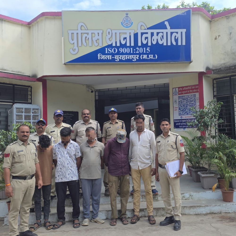 बुरहानपुर में 5 वाहनों से 10 बैल बरामद:20.98 लाख के गोवंश और वाहन जब्त, सनावद से खरीदकर महाराष्ट्र ले जा रहे थे आरोपी