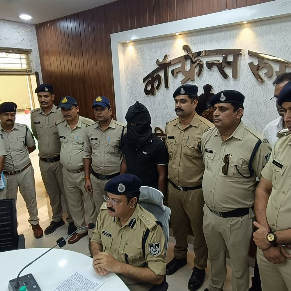 अनहोनी का डर दिखाकर जेवर ठगने वाला उत्तराखंड से गिरफ्तार:अंतरराज्यीय गिरोह का पर्दाफाश, बाइक और 2.70 लाख रुपए बरामद; तीन अन्य आरोपी फरार