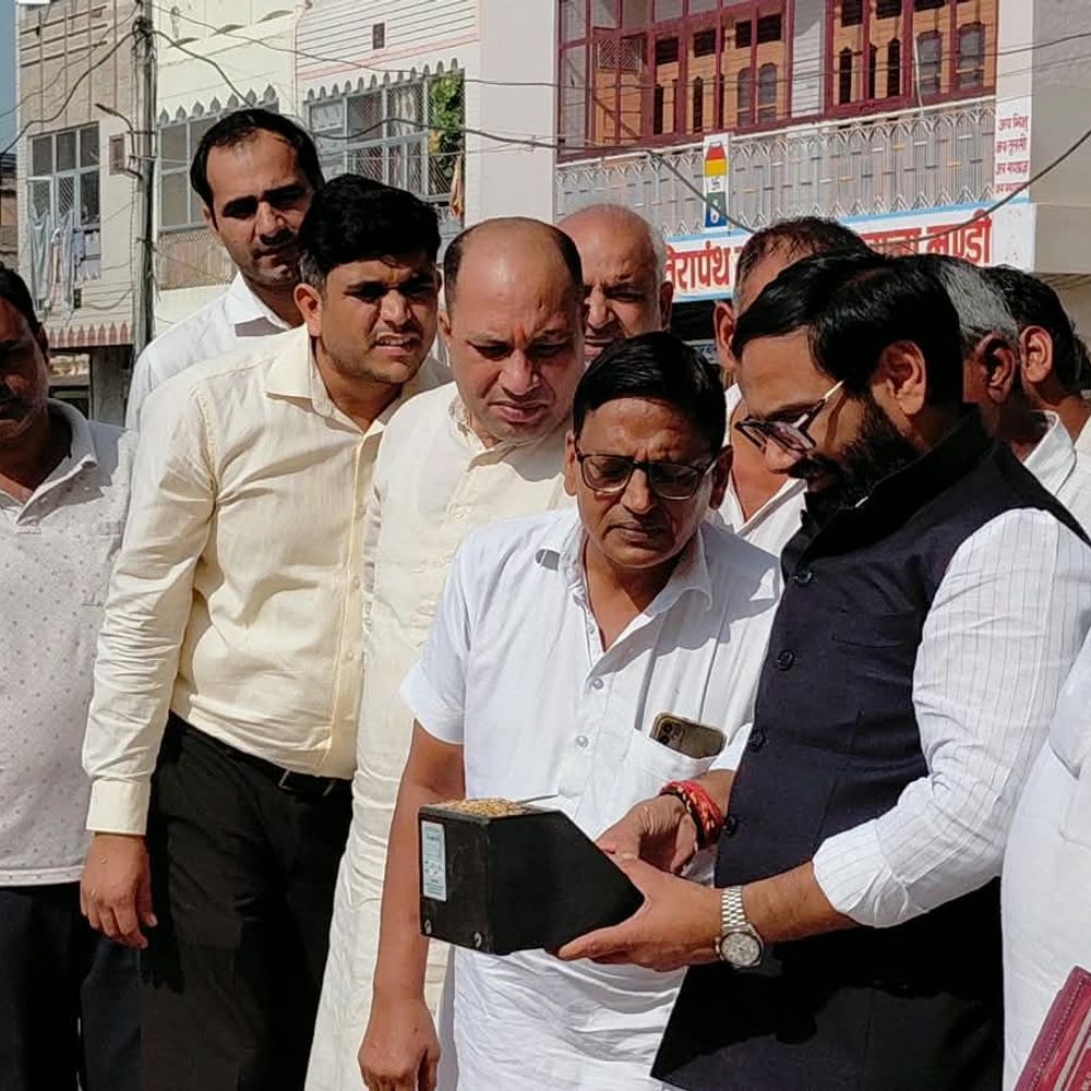 उचाना विधायक ने मापी धान की नमी:देवेंद्र अत्री बोले- एमएसपी पर खरीदी जाएगी फसल, एक- एक दाने की होगी खरीद