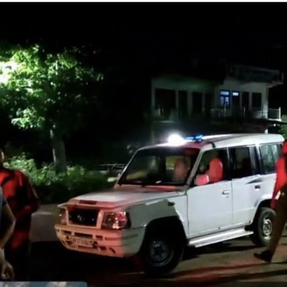 कानपुर देहात में ट्राला रोककर लूट का CCTV:चालक से 93 हजार की लूट का आरोप, पुलिस जांच में जुटी