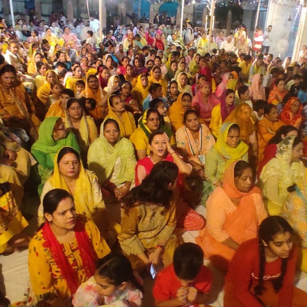 कृष्ण जन्म के संग गूंजे राधे-राधे के जयकारे