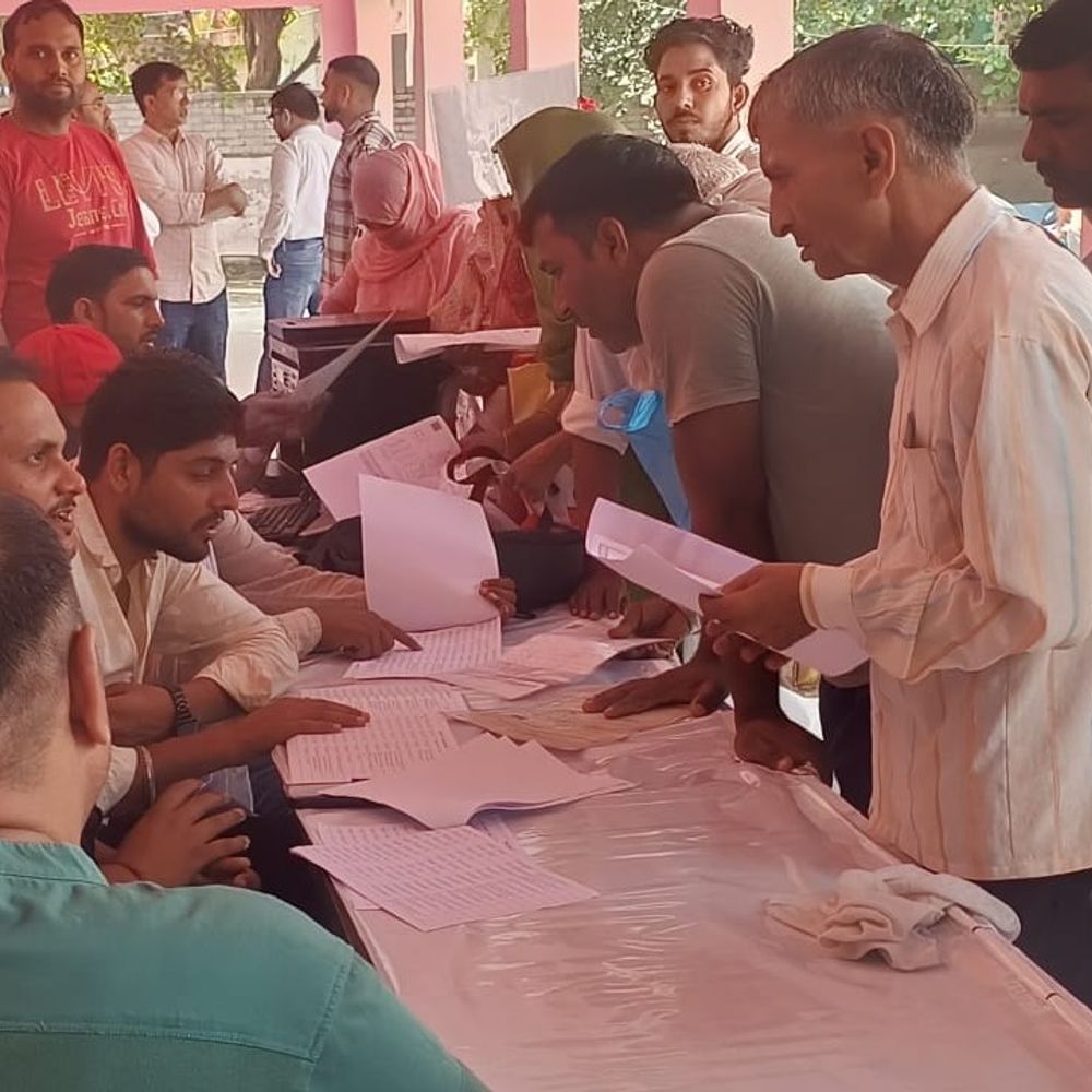 सोनीपत में सेवा सेतु कैंप में योजनाओं की जानकारी दी:पात्र लोगों का मौके पर ही पंजीकरण भी हुआ; नहीं लगाने पडेंगे दफ्तरों के चक्कर