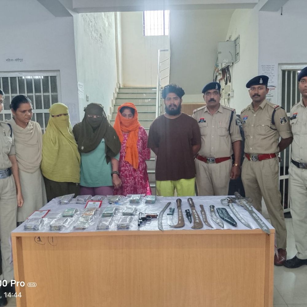 18 म्यूल खाताधारी गिरफ्तार 4 से 11 अवैध हथियार भी मिले