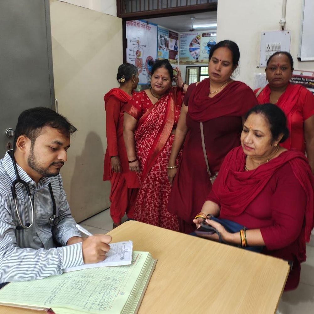 सोनीपत में आशा-आंगनवाड़ी कार्यकर्ताओं को किया जागरूक:आयुष विभाग का स्वस्थ जीवनशैली अपनाने पर जोर; योग और सही खानपान के फायदे बताए