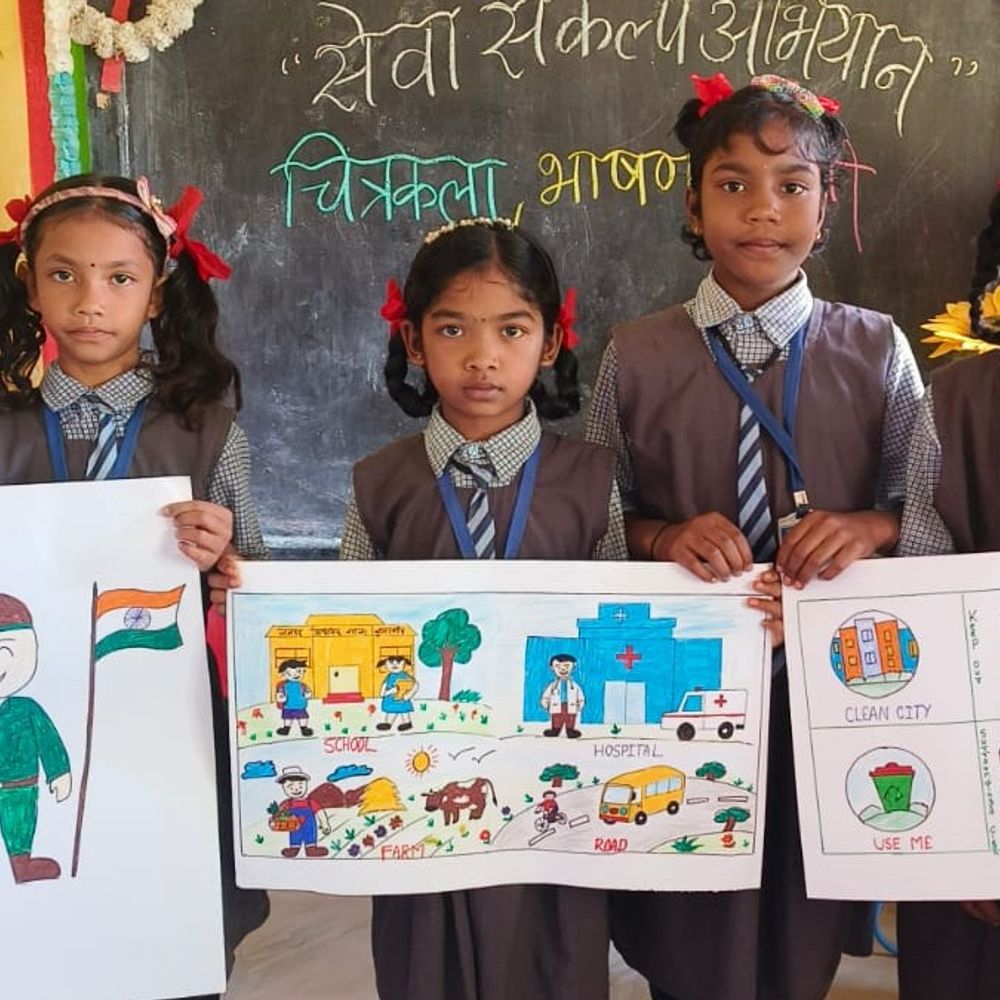 कोंडागांव के बुनागांव स्कूल में चित्रकला और भाषण प्रतियोगिता:नारी सशक्तिकरण, नशामुक्त भारत और नक्सलमुक्त बस्तर पर रखे विचार