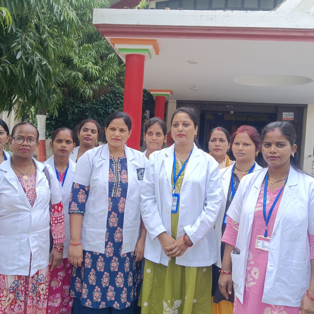 एएनएम ने समान काम के समान वेतन की मांग की:महराजगंज में जिलाधिकारी के माध्यम से मुख्यमंत्री को भेजा पत्र