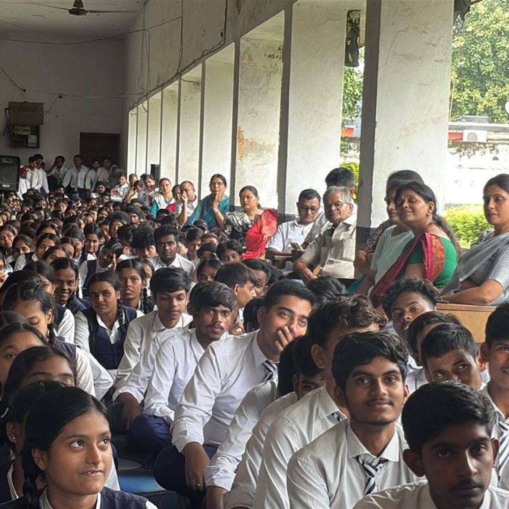 गोरखपुर में उद्यमिता प्रोत्साहन सम्मेलन आयोजित:धीरज राय बोले- नौकरी नहीं मालिक बनने की सोचें, स्वरोजगार से संवरता भविष्य