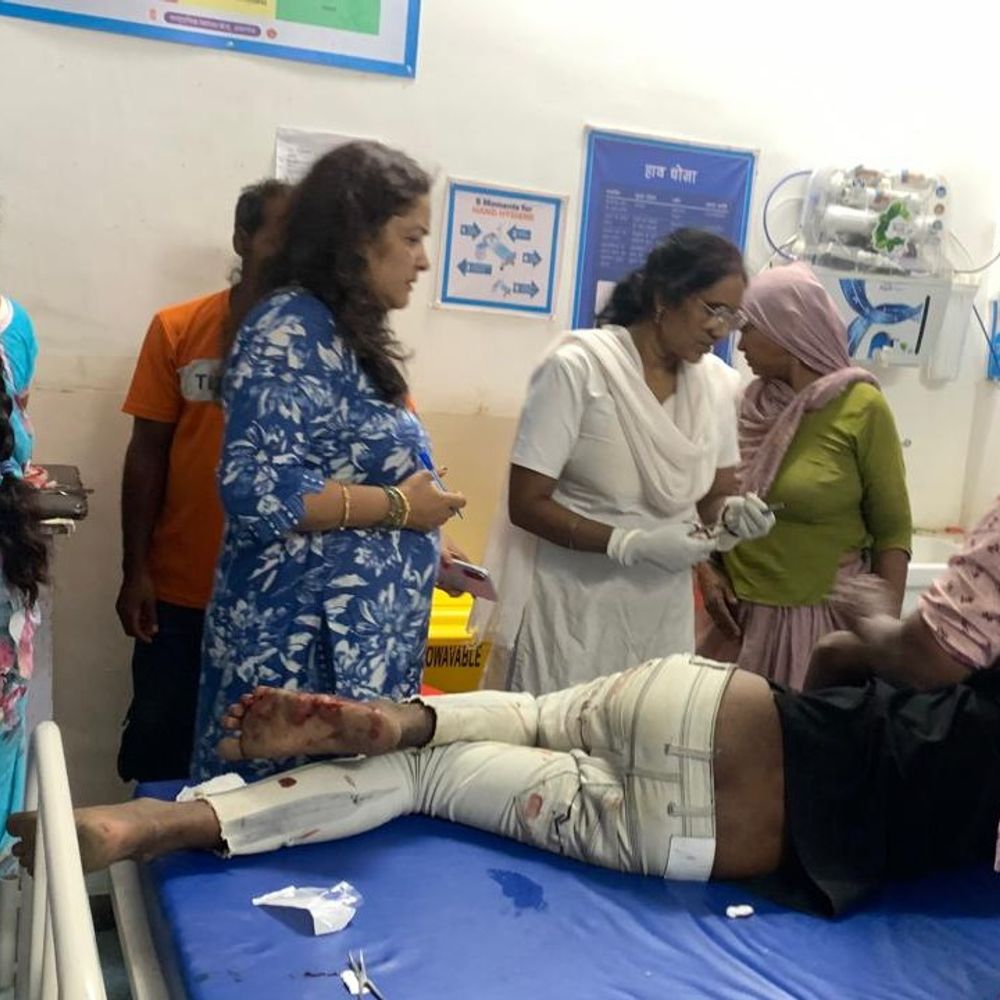 असरगंज में सड़क दुर्घटना में दो सगे भाई जख्मी:डॉक्टर को दिखाकर लौटते समय बाइक अनियंत्रित होने से हादसा, मायागंज रेफर