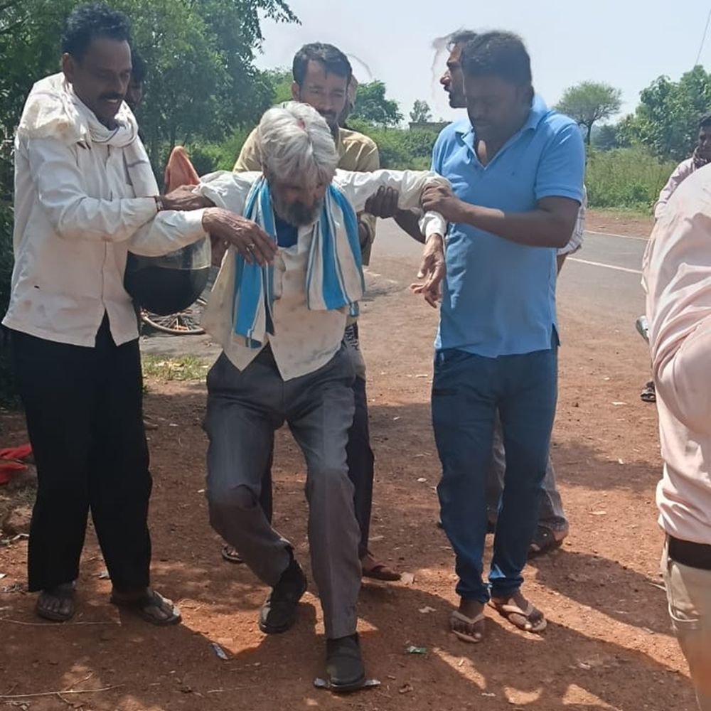 बड़ोदिया चौराहे पर दो बाइक भिड़ीं, मां-बेटे समेत तीन घायल