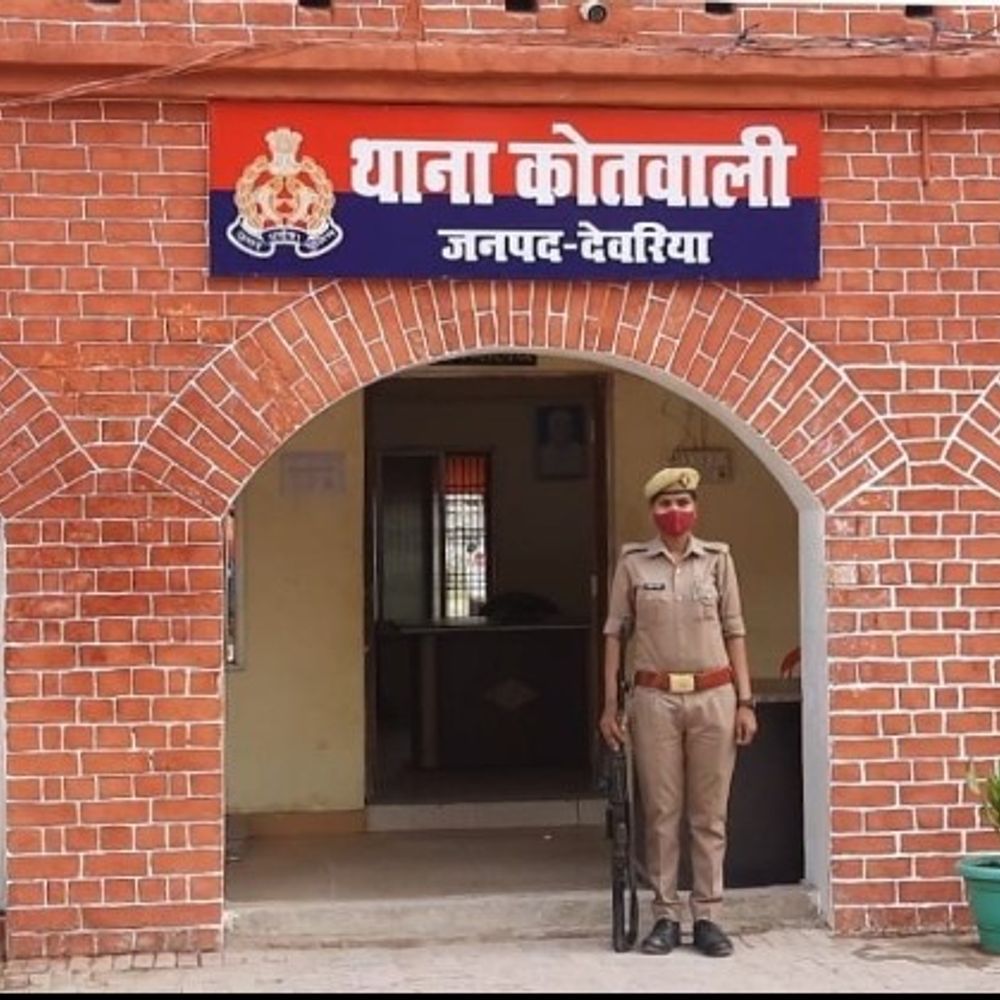 देवरिया में युवती से छेड़खानी और मारपीट:गंदा पानी गिराने का विरोध करने पर दो भाइयों पर केस, एसपी के निर्देश पर कार्रवाई